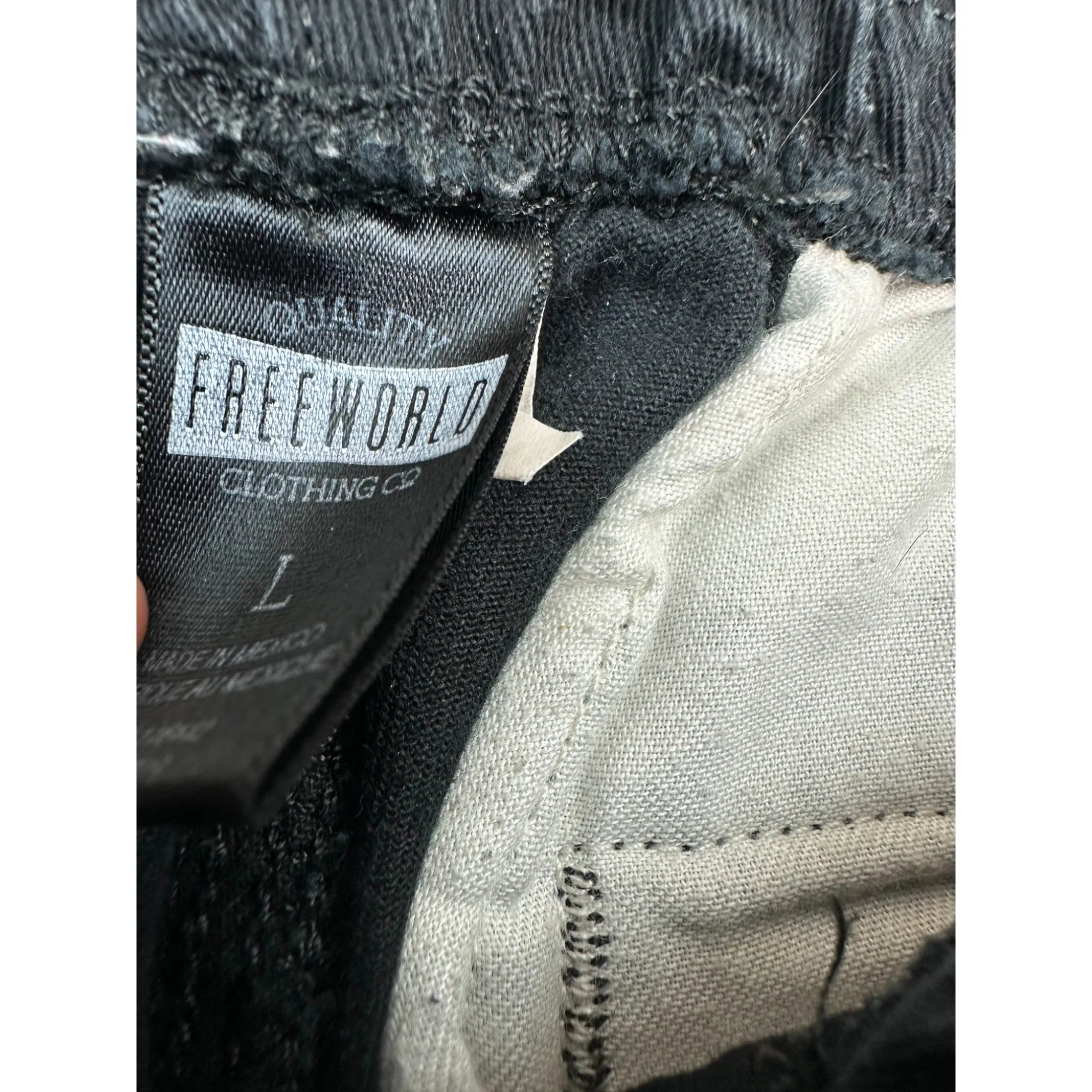 FREE WORLD CARGOS - (L)