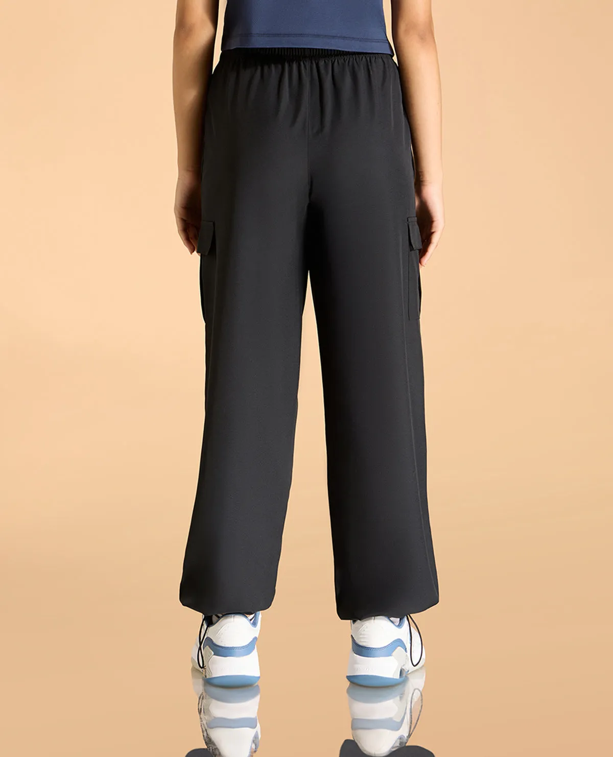 Mid Rise Solid Lightweight Cargo Pants For Girls