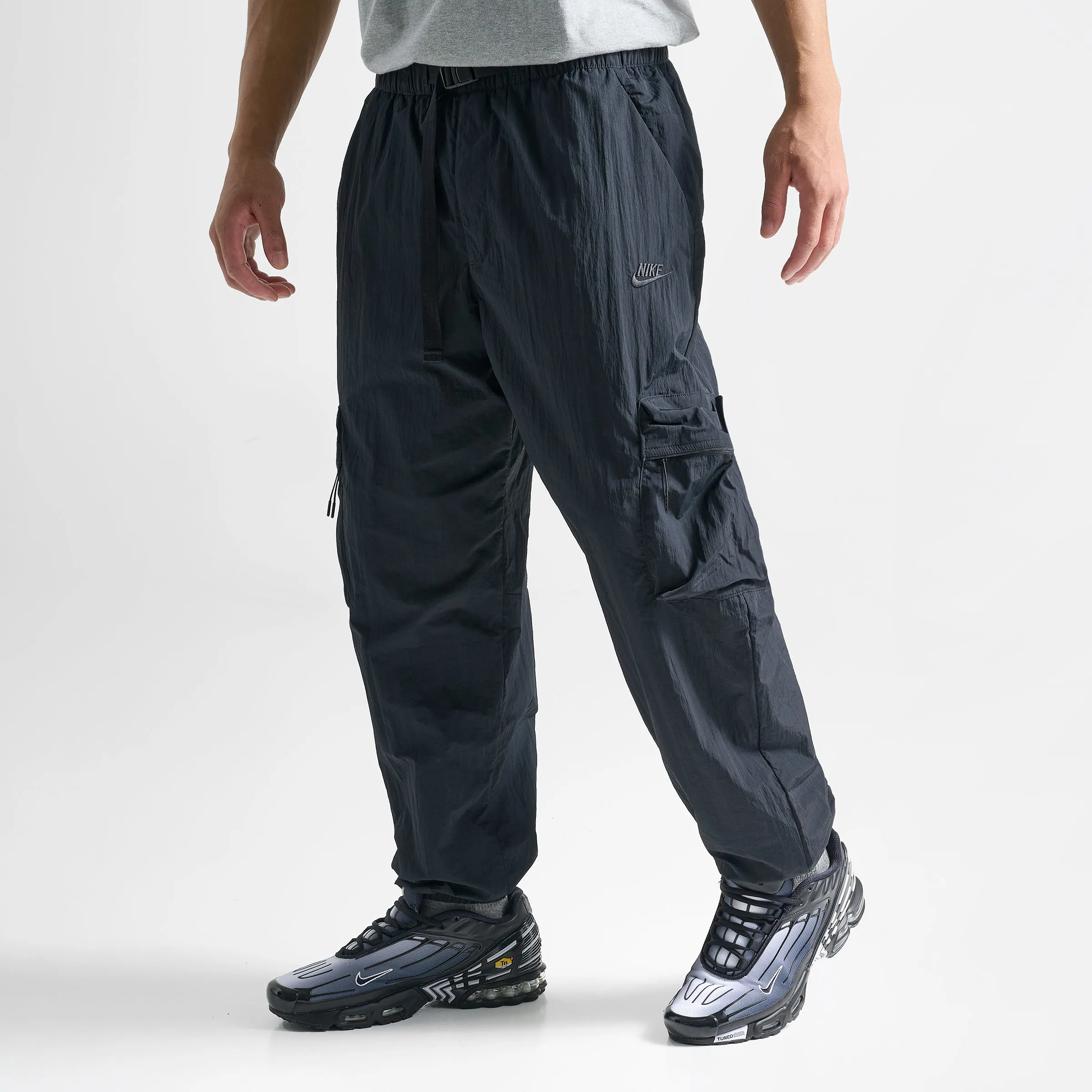 Nike Sportswear Tech Woven Cargo Pants / Black