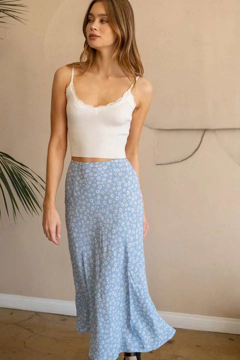 V NECK LACE TRIM SWEATER KNIT CROP TOP